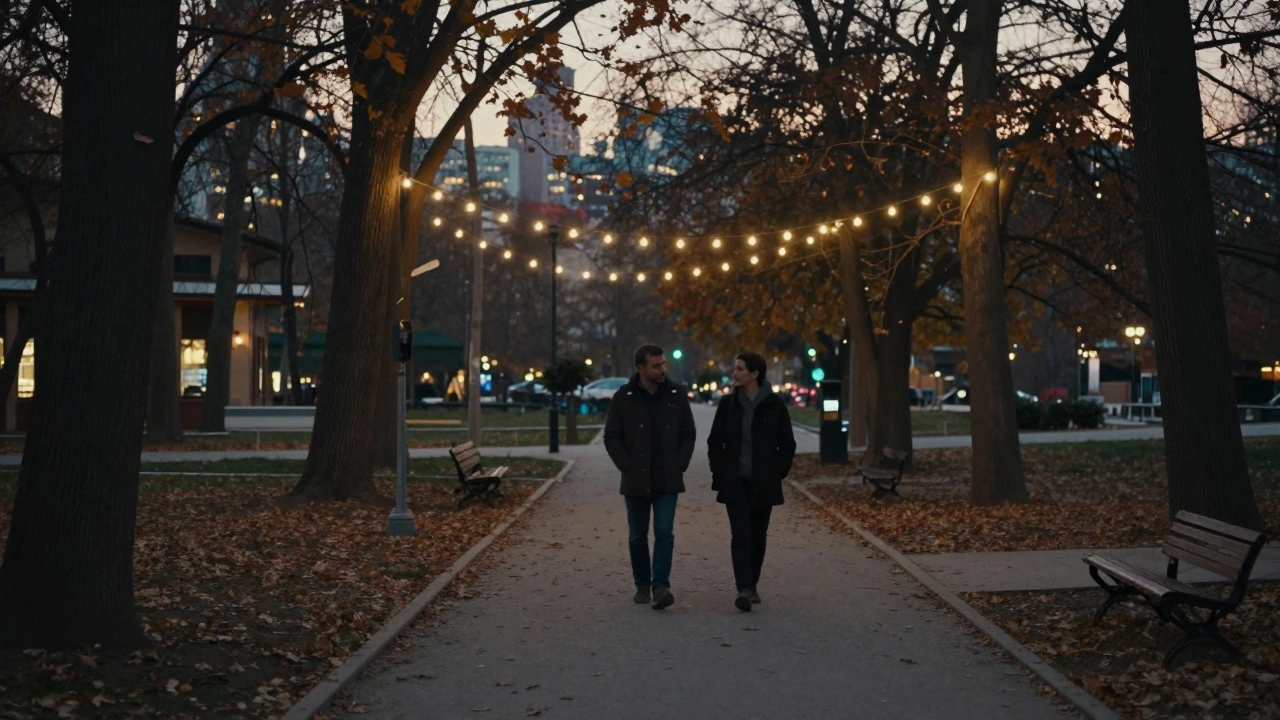 Bir parkta akşam saatlerinde yürüyüş yapan iki kişi, sadece eşlik ediyor.
