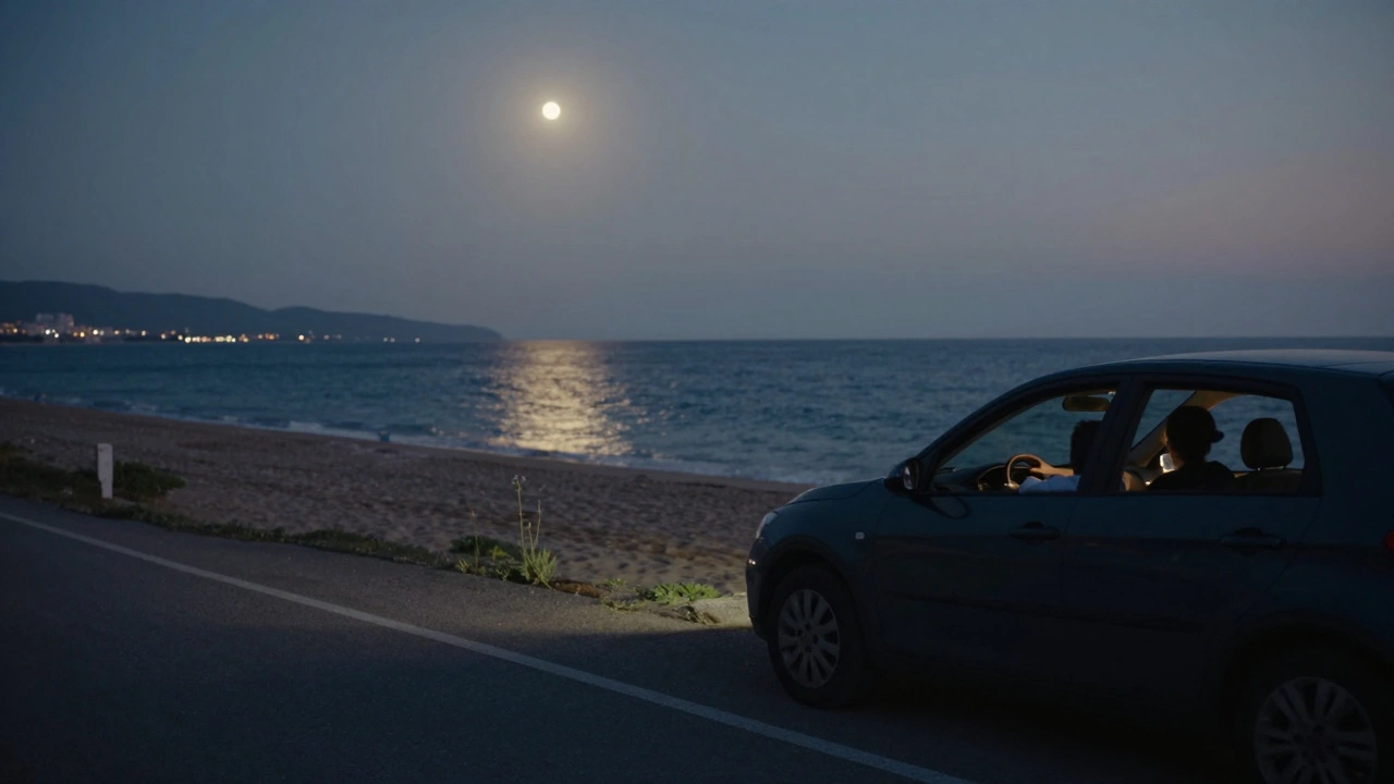 Çatalca kıyısında gecenin sonunda denize bakarken bir kadın ve erkek araba içinde.